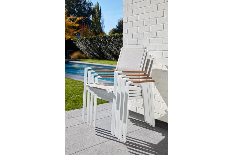 Bahia tuinset in wit aluminium en polywood tafelblad met 6 stapelbare Bahia tuinstoelen