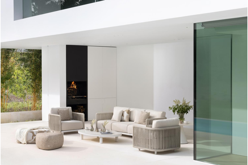 Organo loungestoel in wit aluminium en beige verticaal geweven luxe vlakke rope met marbella beige all weather Cosytica kussen