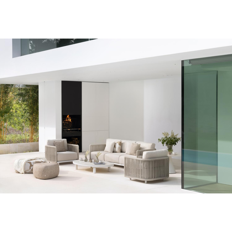 Organo loungestoel in wit aluminium en beige verticaal geweven luxe vlakke rope met marbella beige all weather Cosytica kussen