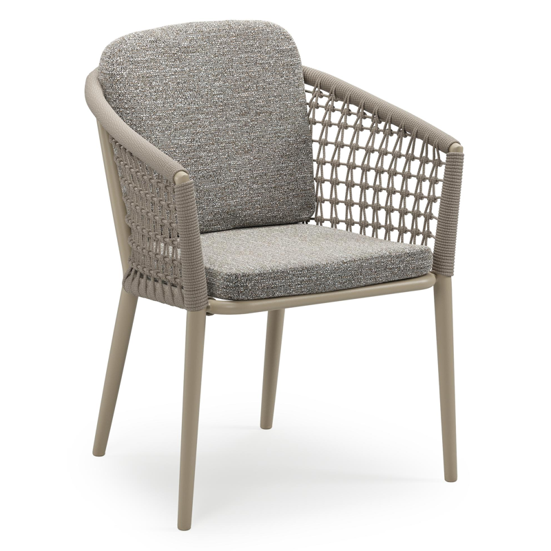 Orso stapelbare tuinstoel in beige aluminium en beige visnet geweven ronde rope met stoelkussen in All Weather Sunbrella® Luxe Tundra Pepper