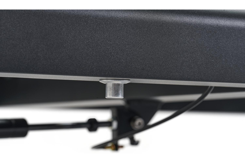 Cirello verstelbaar ligbed met pompsysteem in zwart aluminium met lopi shadow all weather sunbrella® luxe kussen