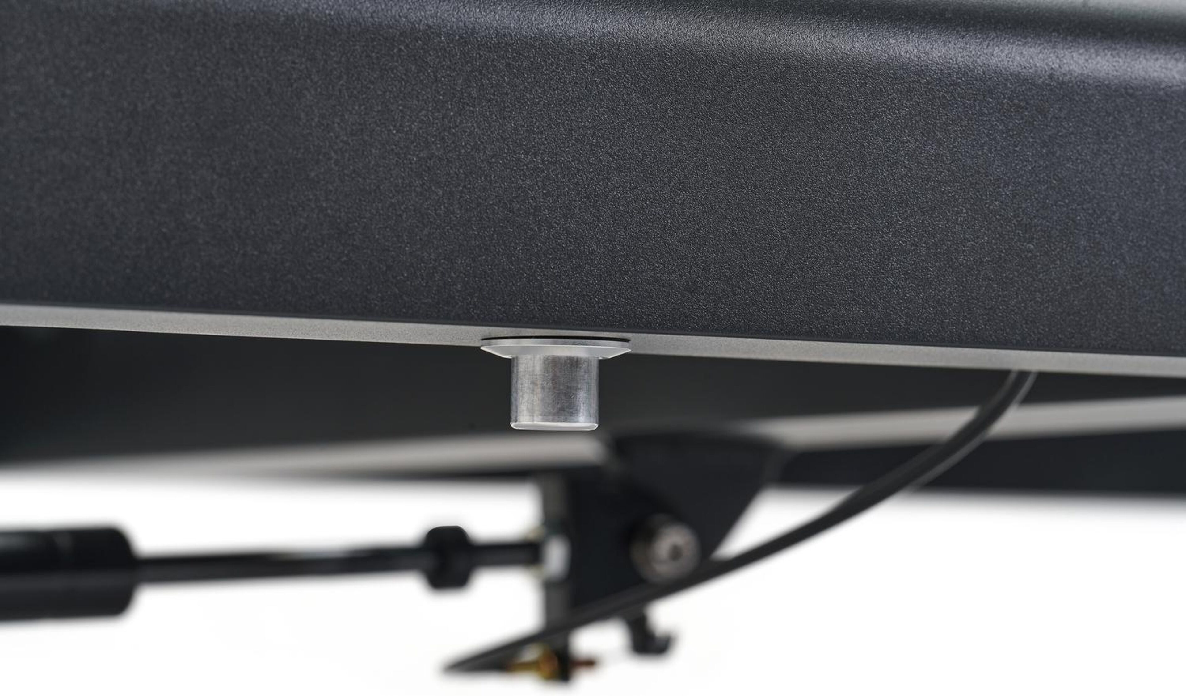 Cirello verstelbaar ligbed met pompsysteem in zwart aluminium met lopi shadow all weather sunbrella® luxe kussen