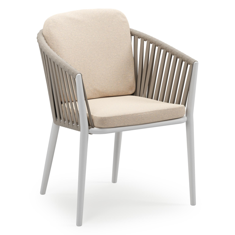 Orso stapelbare tuinstoel in wit aluminium en beige verticaal geweven luxe vlakke brede rope met stoelkussen in All Weather Sunbrella® Luxe Heritage Papyrus