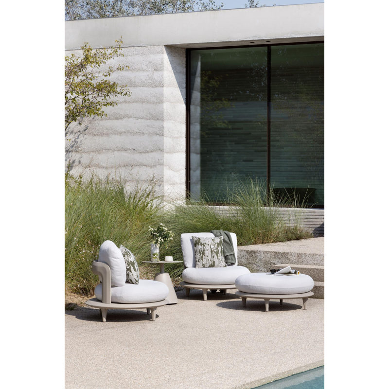 Bomero loungestoel in beige aluminium met tundra pepper all weather sunbrella® luxe kussen