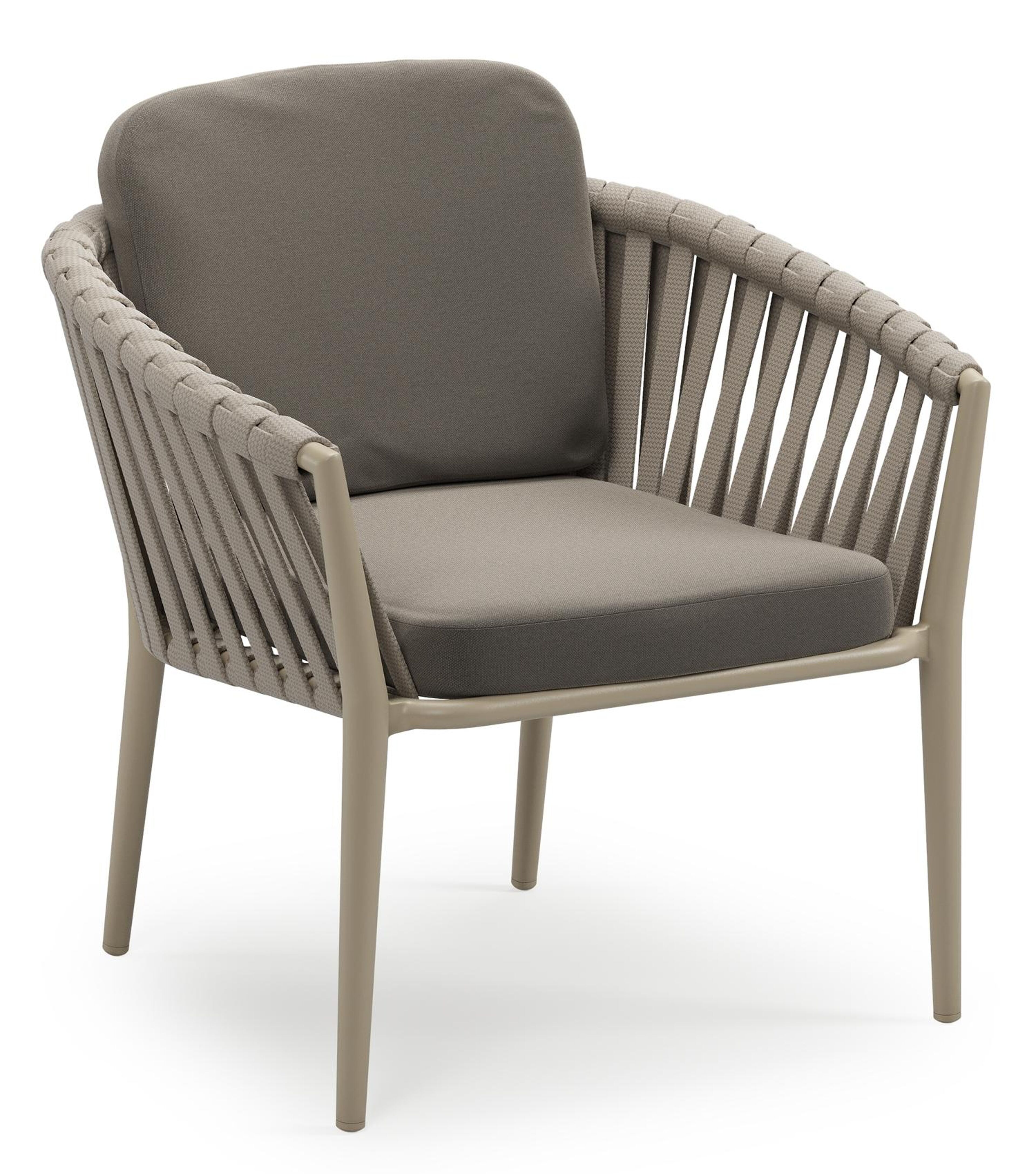 Orso low dining tuinstoel in beige aluminium en beige verticaal geweven luxe vlakke brede rope met stoelkussen in All Weather Sunbrella® Luxe Natte Carbon Beige