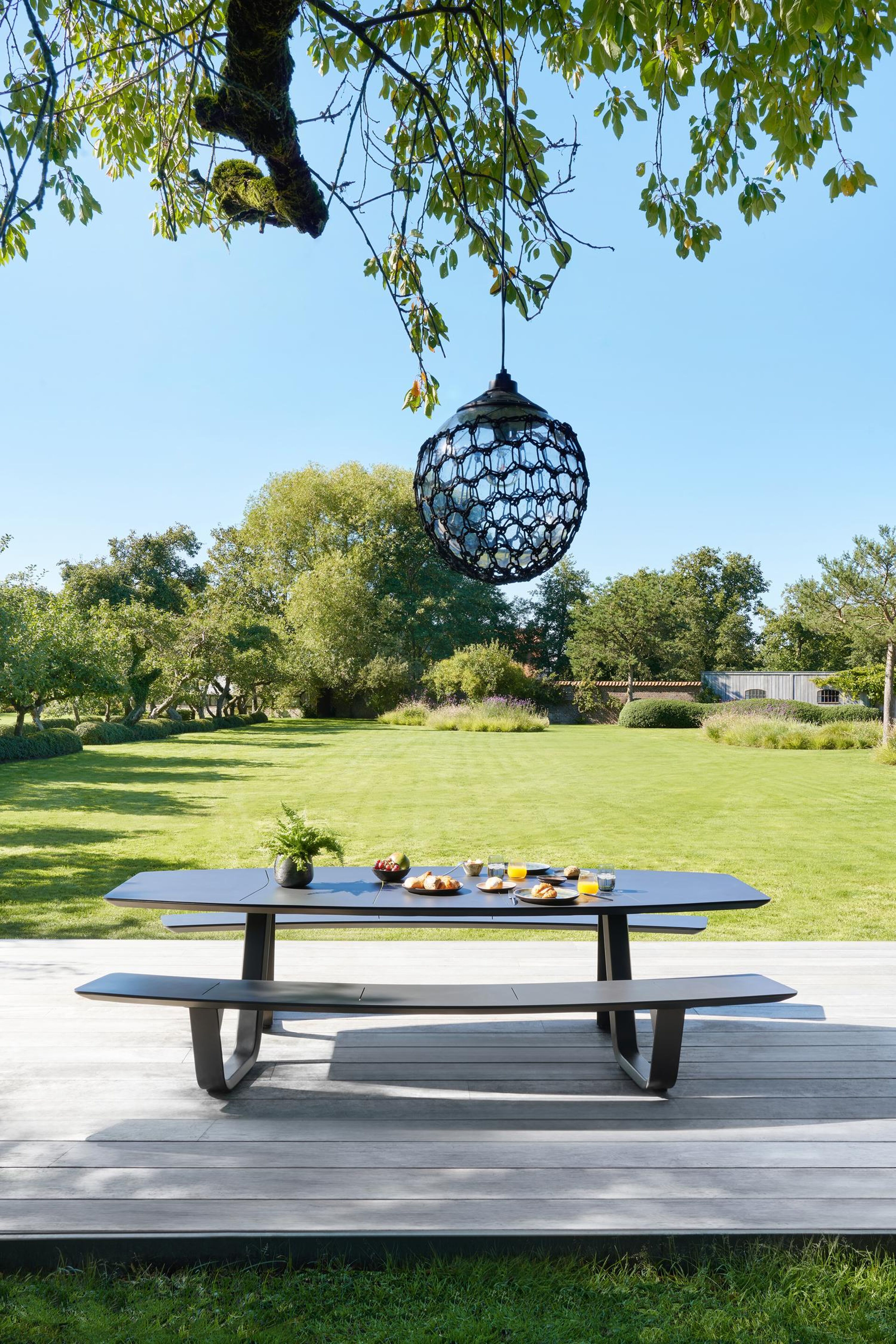 Forno picknicktafel bootvorm in zwart aluminium - L 280 x B 192 x H 72 cm