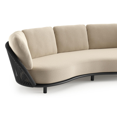 Lupino loungebank in zwart aluminium en zwart verticaal geweven luxe vlakke brede rope met althea chalk all weather cosytica kussen