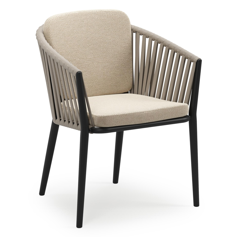 Orso stapelbare tuinstoel in zwart aluminium en beige verticaal geweven luxe vlakke brede rope met stoelkussen in All Weather Cosytica Althea Chalk