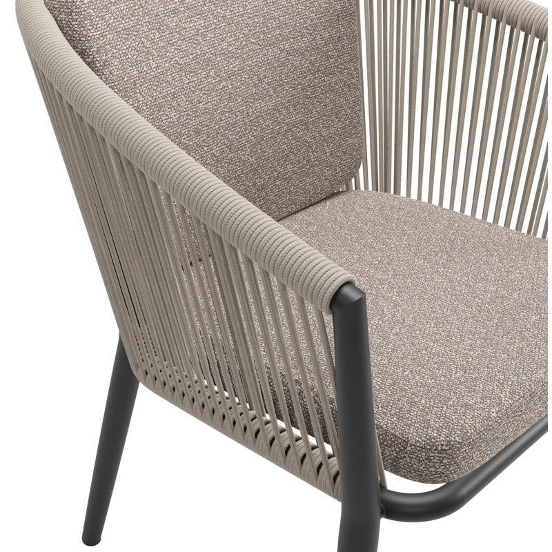 Orso tuinstoel in zwart aluminium en beige verticaal geweven ronde rope met zitkussen in All Weather Sunbrella® Luxe Wander Manioc