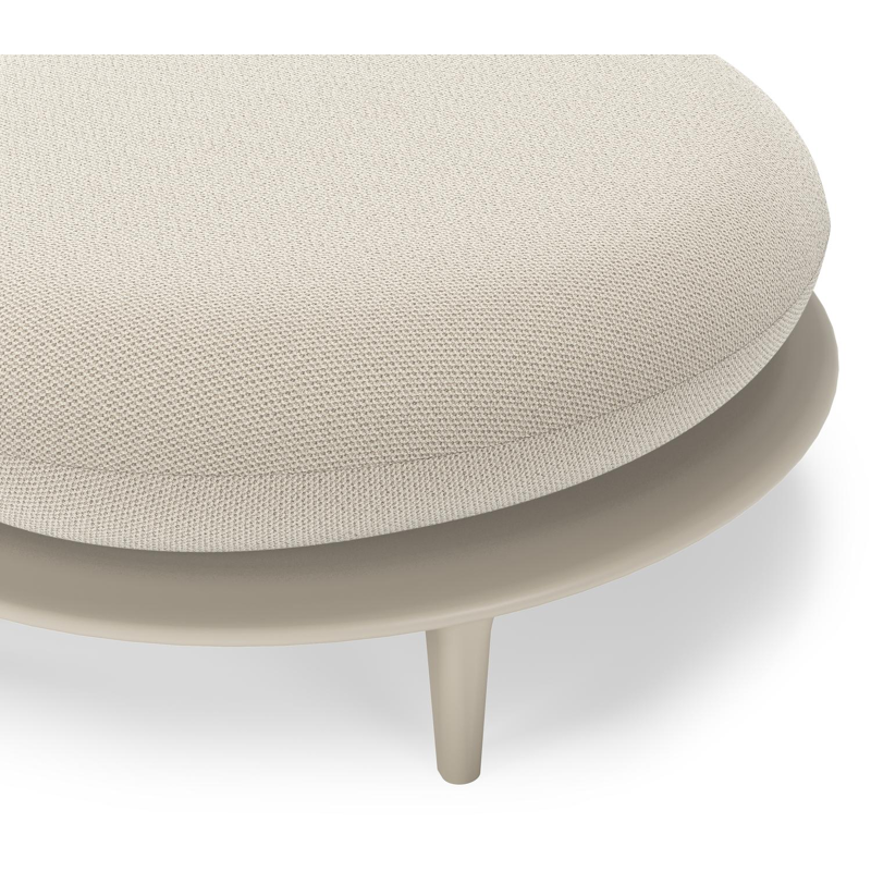 Bomero poef in beige aluminium met lopi marble all weather sunbrella® luxe kussen