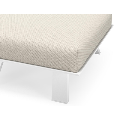 Cesano poef in wit aluminium met lopi marble all weather sunbrella® luxe kussen