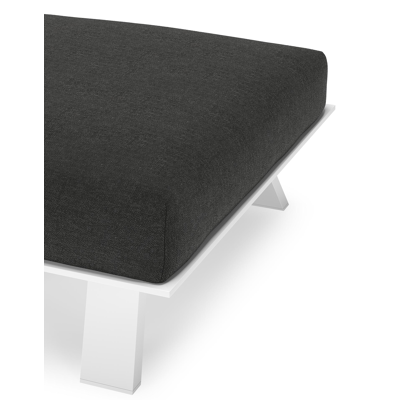 Cesano poef in wit aluminium met chartres sooty all weather Sunbrella® luxe kussen