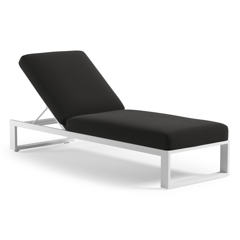 Verato verstelbaar ligbed in wit aluminium met natte sooty all weather Sunbrella® luxe kussen