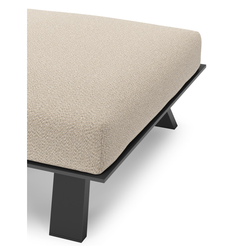 Cesano poef in zwart aluminium met lopi sand all weather Sunbrella® luxe kussen