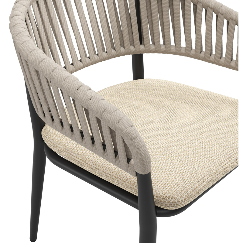 Tolfa stapelbare tuinstoel in zwart aluminium en beige verticaal geweven luxe vlakke brede rope met stoelkussen in All Weather Cosytica Althea Camel
