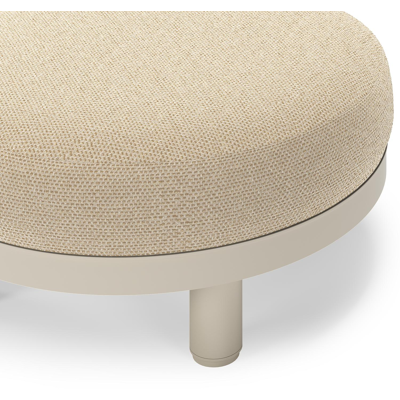 Donato lounge poef in beige aluminium met all weather cosytica Althea Camel kussen