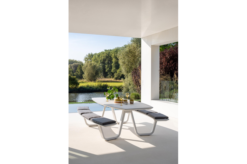 Forno zitkussen in all weather sunbrella® luxe savane tornado