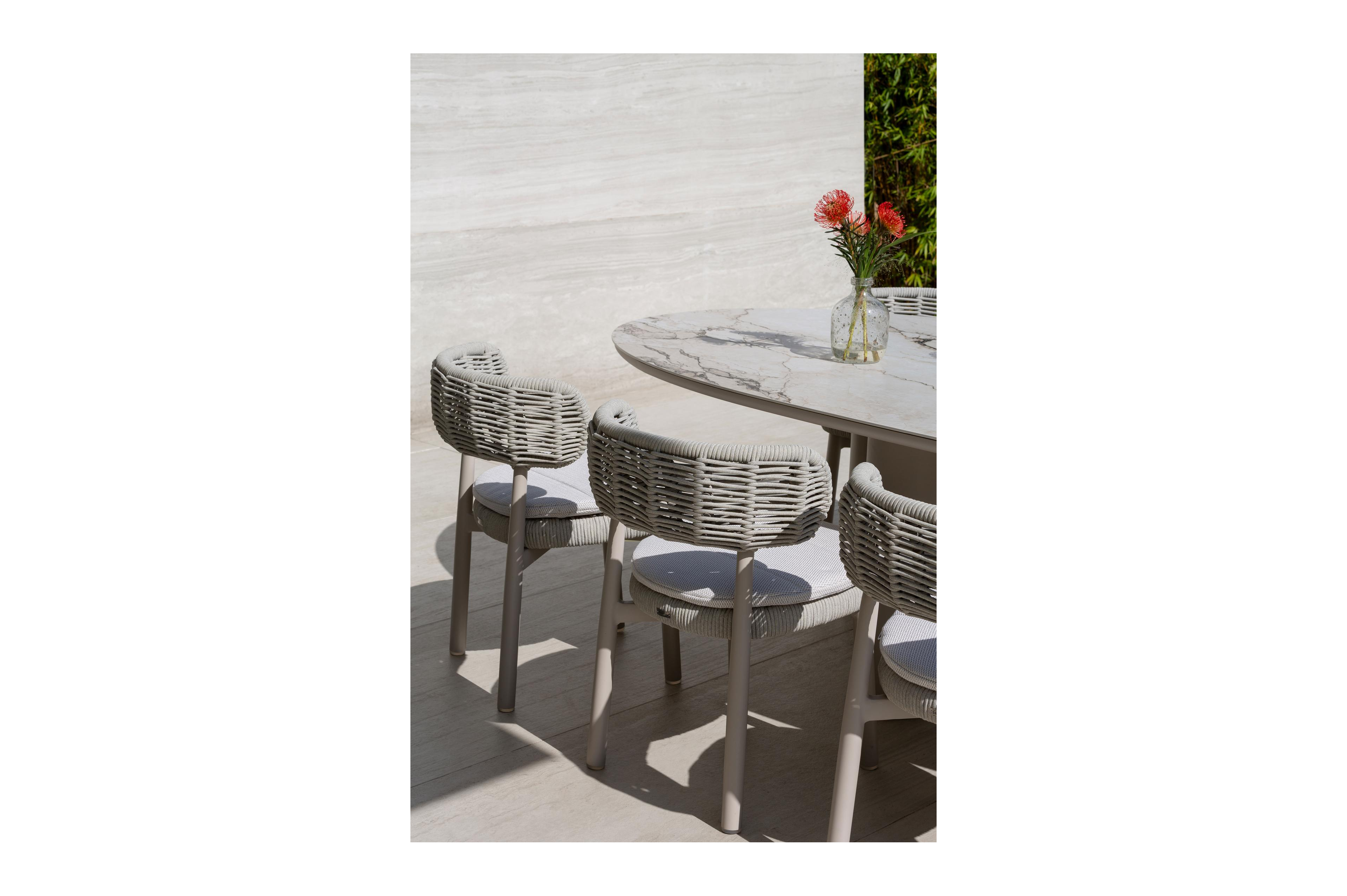 Lomo tuinstoel in beige aluminium en beige vierkant geweven ronde rope