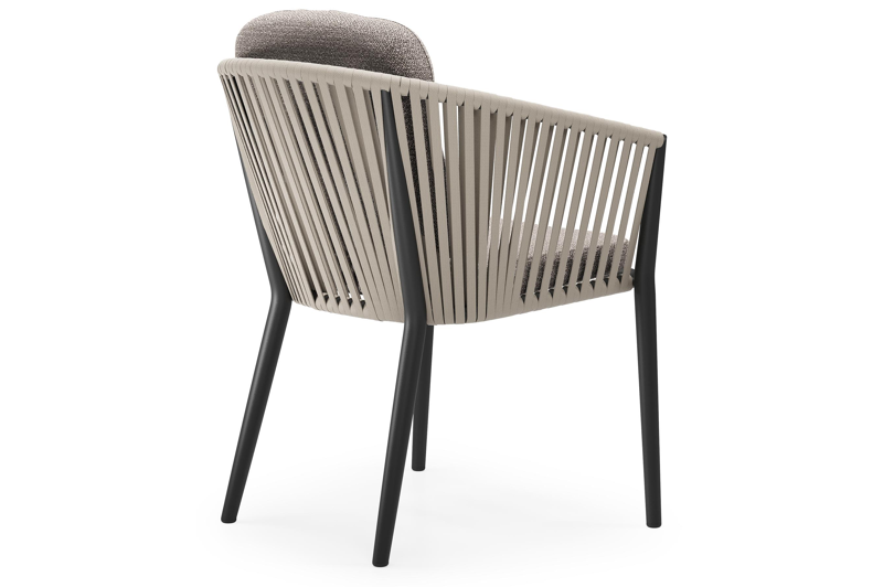 Orso tuinstoel in beige aluminium en beige verticaal geweven vlakke rope met kussen in All Weather Sunbrella® Luxe Wander Granite