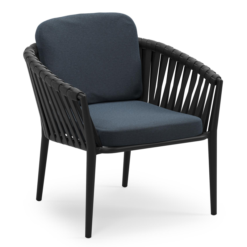 Orso low dining tuinstoel in zwart aluminium en zwart verticaal geweven luxe vlakke brede rope met stoelkussen in All Weather Sunbrella® Luxe Heritage Indigo