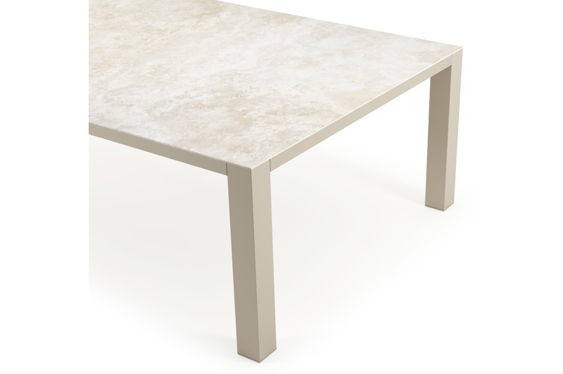 Table de jardin Nano XL rectangulaire en aluminium beige et céramique pleine Rapolano Lg. 240 x Lrg. 148 cm