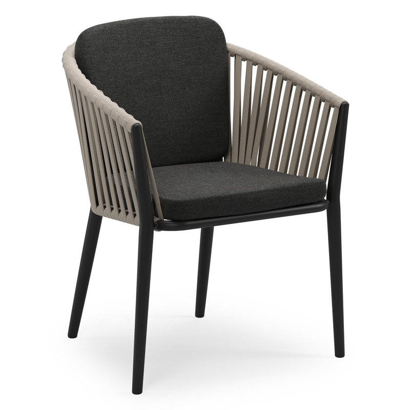Orso stapelbare tuinstoel in zwart aluminium en beige verticaal geweven luxe vlakke brede rope met stoelkussen in All Weather Sunbrella® Luxe Chartres Sooty