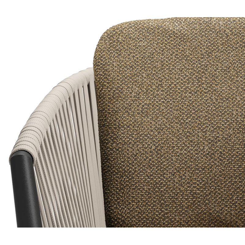 Orso tuinstoel in zwart aluminium en beige verticaal geweven vlakke rope met luxe zitkussen in All Weather Cosytica Madagascar Walnut