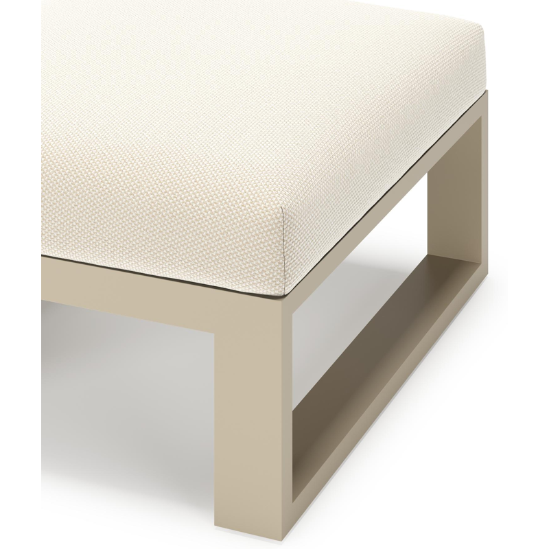 Verato poef in beige aluminium met althea off white all weather cosytica kussen