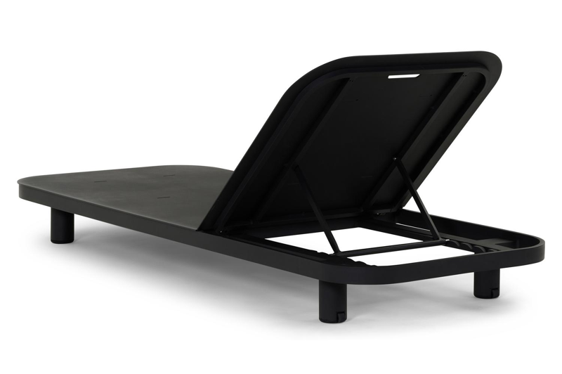 Donato verstelbaar ligbed in zwart aluminium met marbella beige all weather cosytica kussen