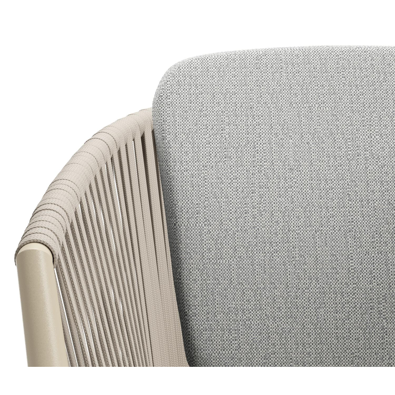 Chaise de jardin Orso en aluminium beige et corde plate tissée verticalement beige avec coussin en All Weather Sunbrella® Luxe Savane Nimbus