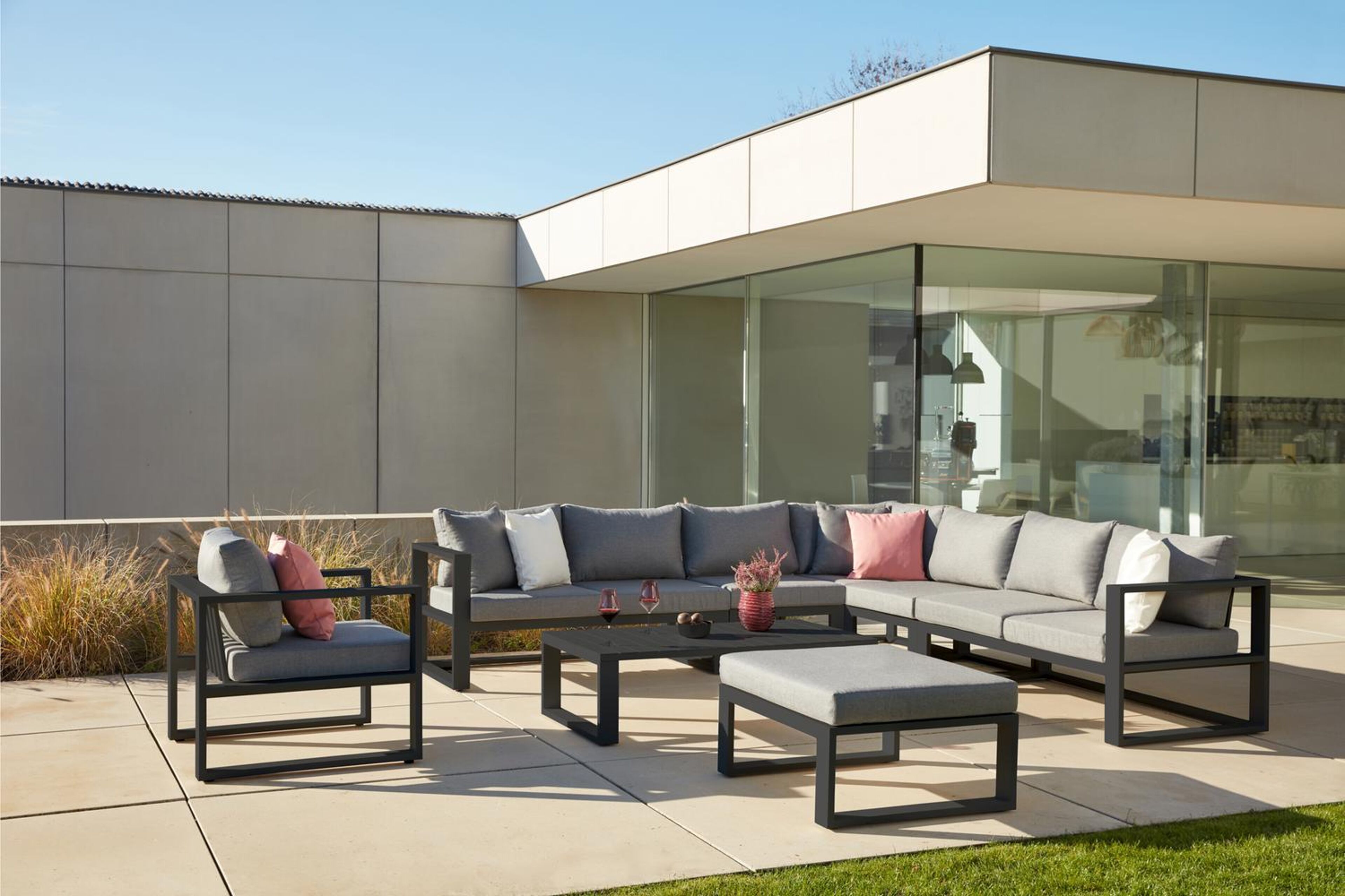 Livo loungetafel/poef in zwart aluminium - L 84 x B 70 x H 32 cm