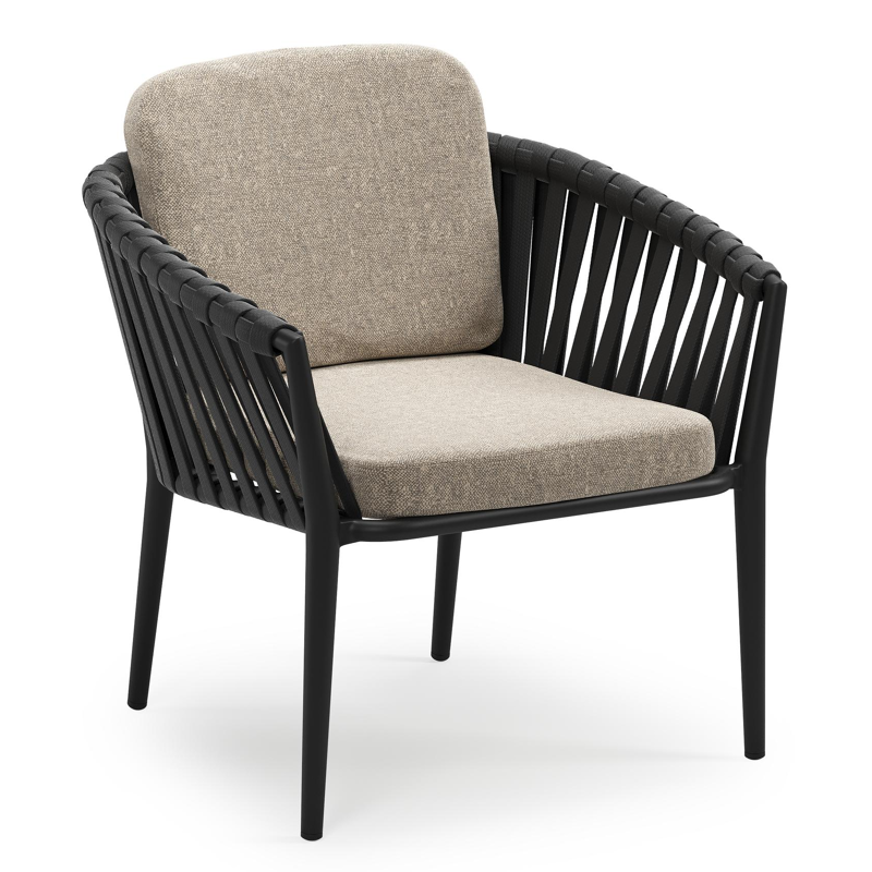 Orso low dining tuinstoel in zwart aluminium en zwart verticaal geweven luxe vlakke brede rope met stoelkussen in All Weather Sunbrella® Luxe Chartres Pewter