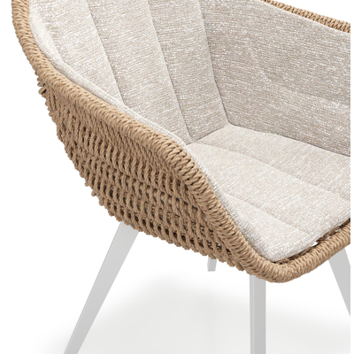 Pagino tuinstoel in wit aluminium en naturel ronde wicker met zitkussen in All Weather Sunbrella® Luxe Tundra Sand