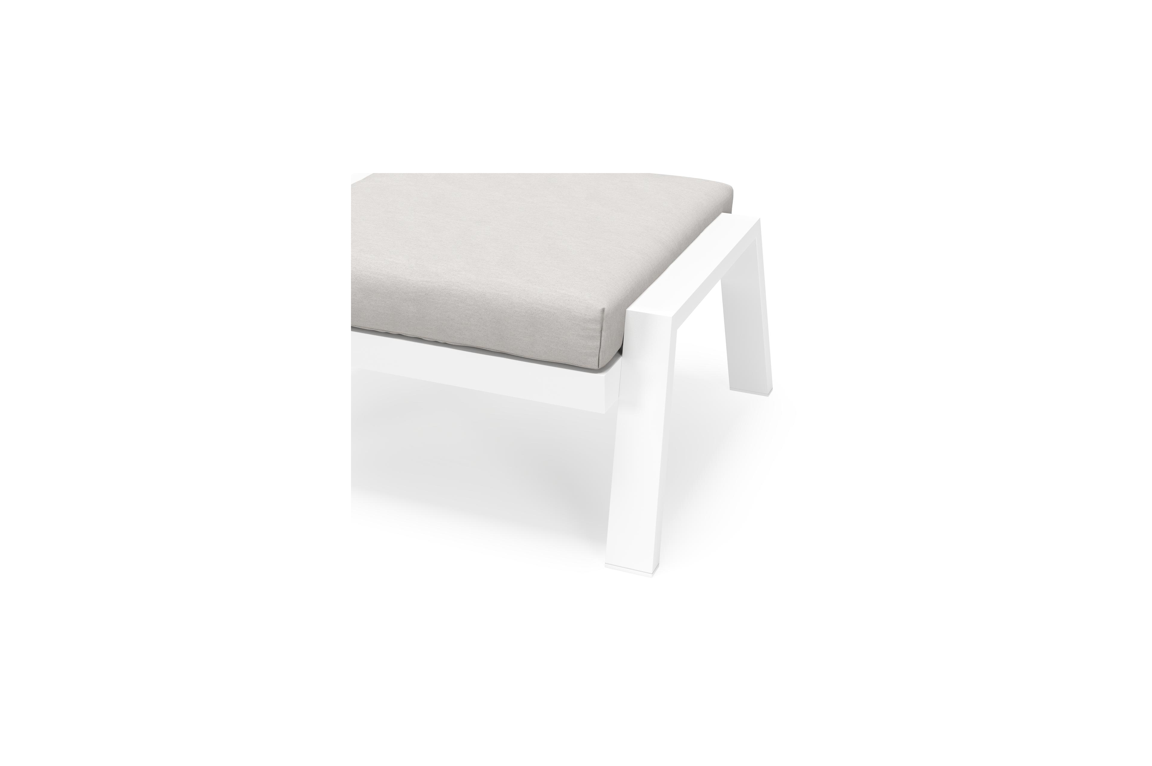 Set van 2 Veneto poefs in wit aluminium met natte graumel chalk all weather sunbrella® premium kussen