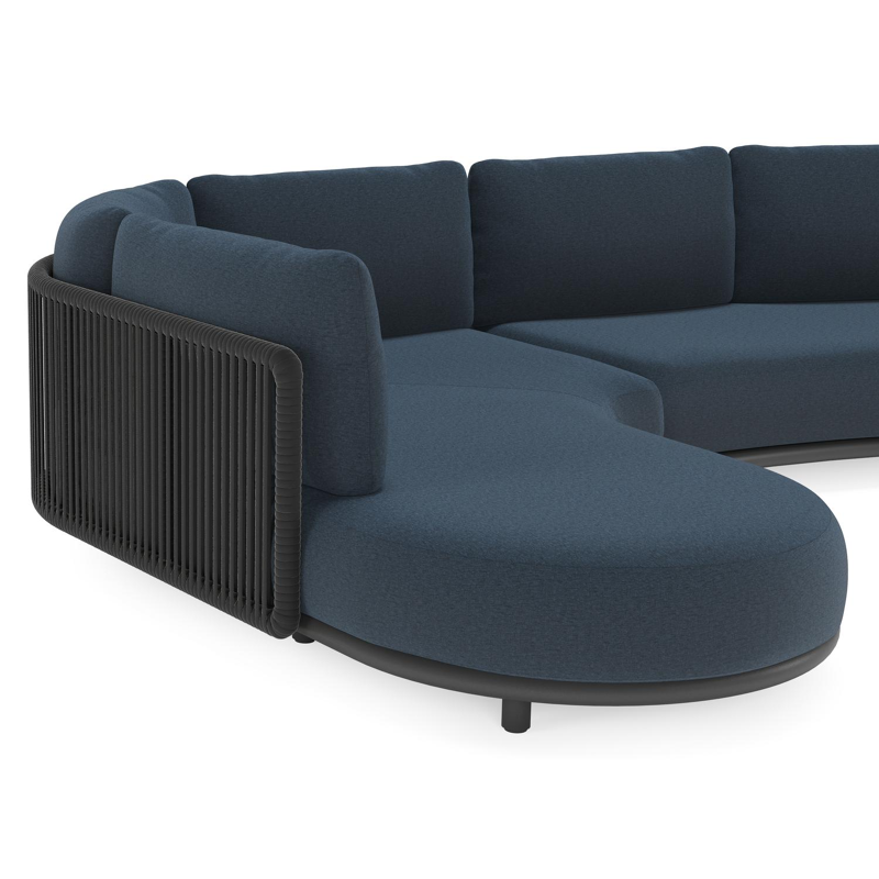 Lomano loungehoek in zwart aluminium en zwart verticaal geweven luxe vlakke rope met heritage indigo All Weather Sunbrella® luxe kussen