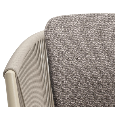 Orso tuinstoel in beige aluminium en beige verticaal geweven ronde rope met zitkussen in All Weather Sunbrella® Luxe Wander Granite