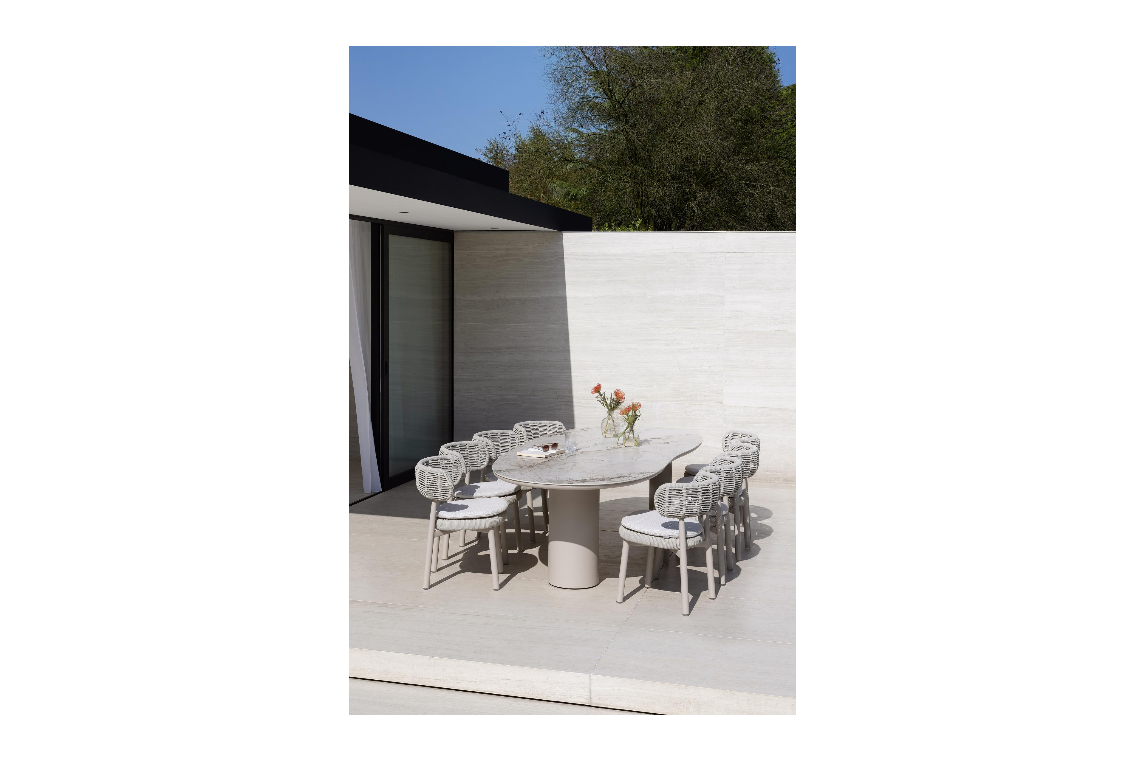 Lomo tuinstoel in beige aluminium en beige vierkant geweven ronde rope