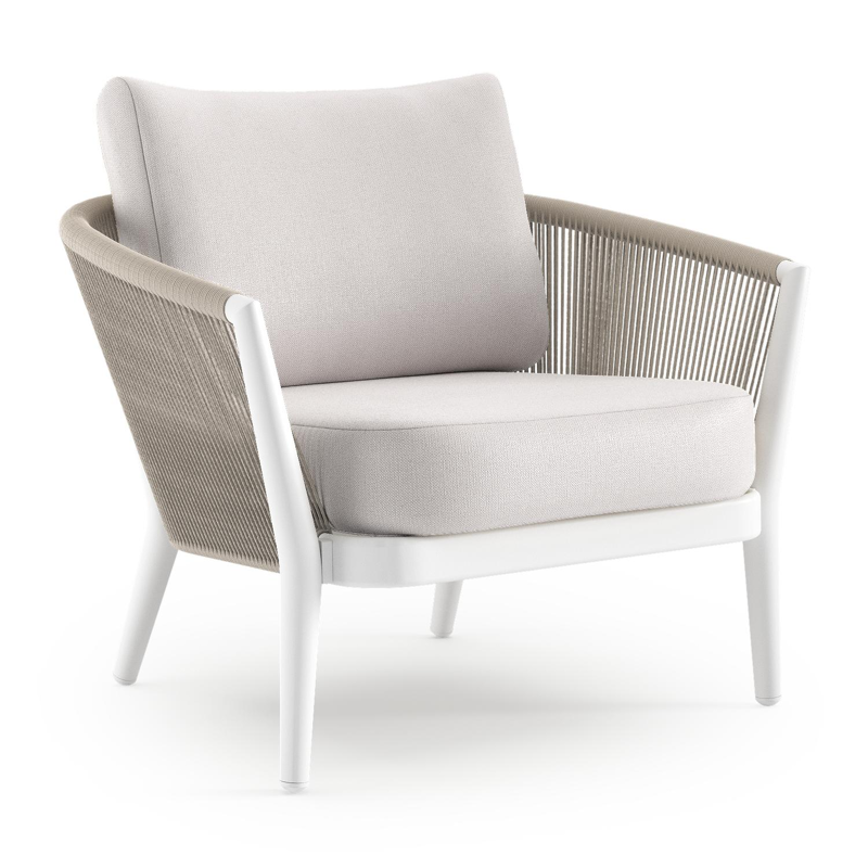 Fauteuil de jardin Orso en aluminium blanc en corde ronde tissée verticalement beige et coussins en all weather sunbrella® luxe Savane Whisper