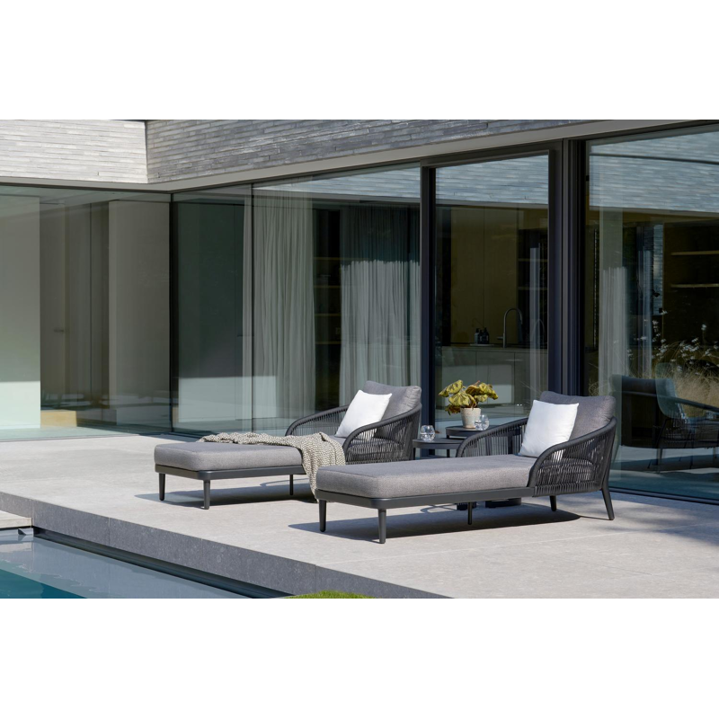 Enna bijzettafels in zwart aluminium - tafel 1: Dia. 44 x H 46 cm, tafel 2: Dia. 52 x H 52 cm