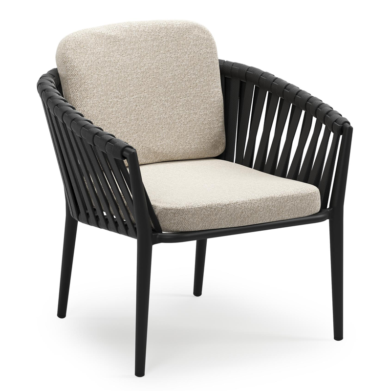 Orso low dining tuinstoel in zwart aluminium en zwart verticaal geweven luxe vlakke brede rope met stoelkussen in All Weather Cosytica Marbella Ecru
