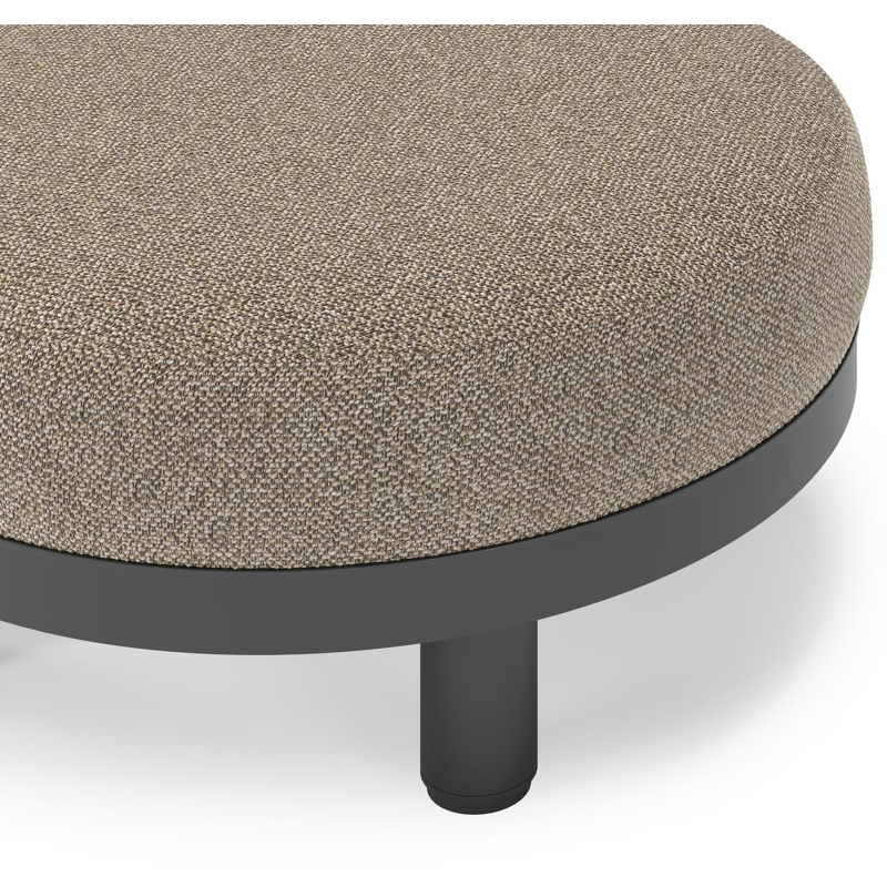 Donato lounge poef in zwart aluminium met All Weather Cosytica Madagascar Burch kussen