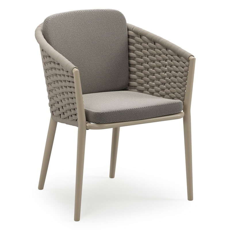 Orso stapelbare tuinstoel in beige aluminium en beige horizontaal geweven ronde rope met stoelkussen in All Weather Sunbrella® Luxe Lopi Charcoal