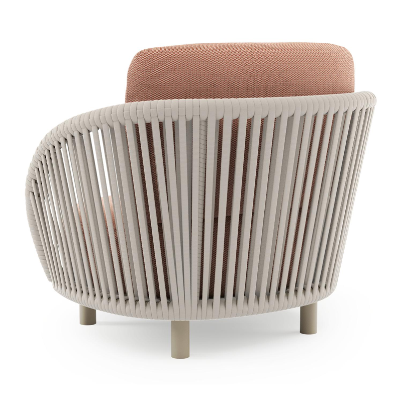 Lupino loungestoel in beige aluminium en beige verticaal geweven luxe vlakke brede rope met lopi fawn all weather sunbrella® luxe kussen