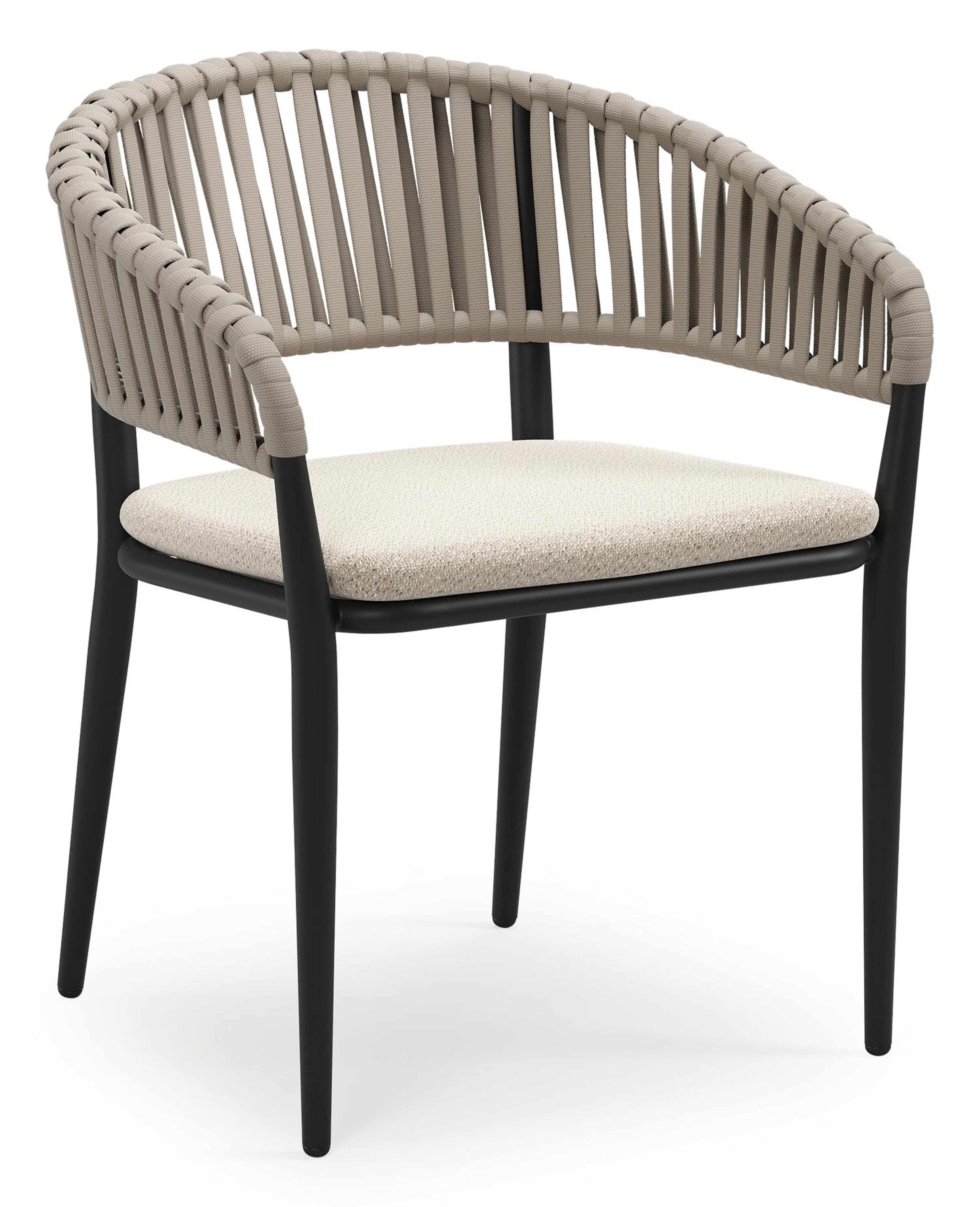 Tolfa stapelbare tuinstoel in zwart aluminium en beige verticaal geweven luxe vlakke brede rope met stoelkussen in All Weather Sunbrella® Luxe Lopi Sand