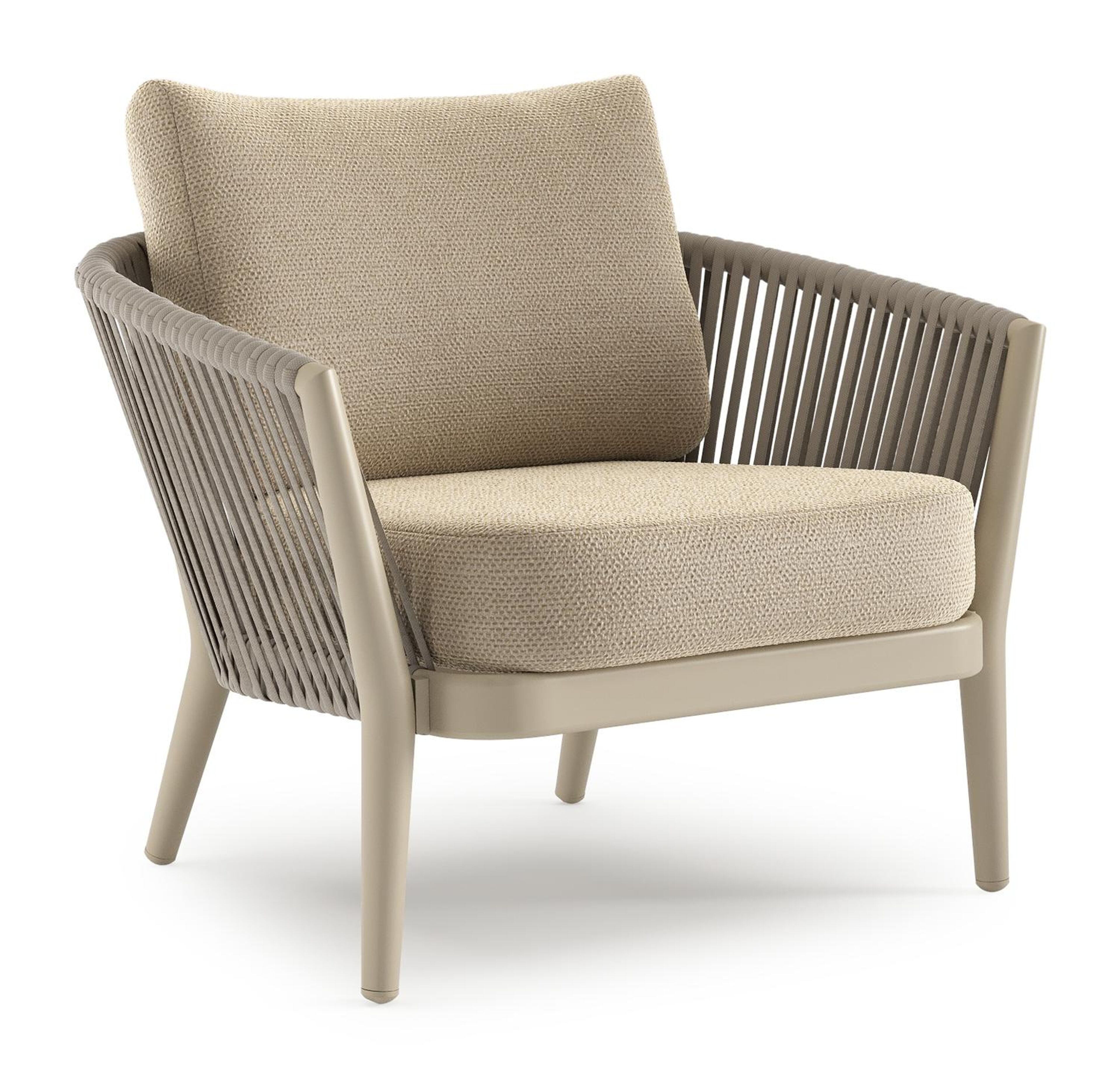 Orso loungestoel in beige aluminium en beige verticaal geweven luxe vlakke rope met Althea Camel all weather cosytica kussen