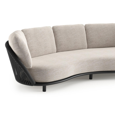 Lupino loungebank in zwart aluminium en zwart verticaal geweven luxe vlakke brede rope met tundra sand all weather sunbrella® luxe kussen