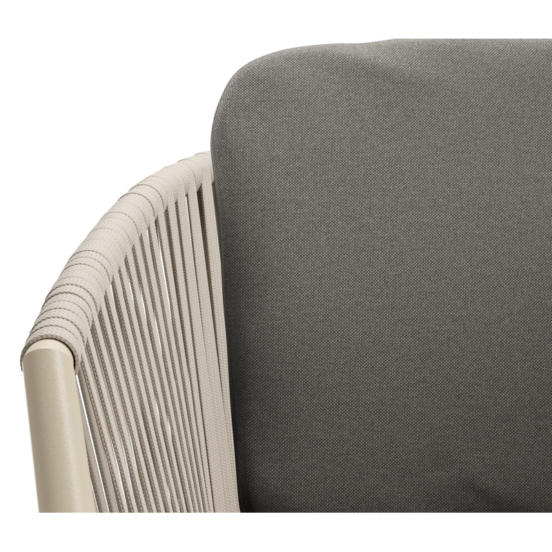 Chaise de jardin Orso en aluminium beige et corde plate tissée verticalement beige avec coussin luxe en All Weather Sunbrella® Luxe Natte Dark Taupe