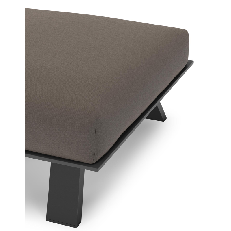 Cesano poef in zwart aluminium met natte nature grey all weather Sunbrella® luxe kussen