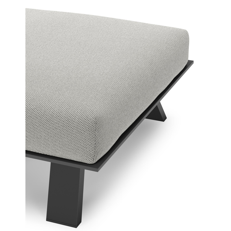 Pouf Cesano en aluminium noir et coussin en all weather Sunbrella® luxe lopi ash