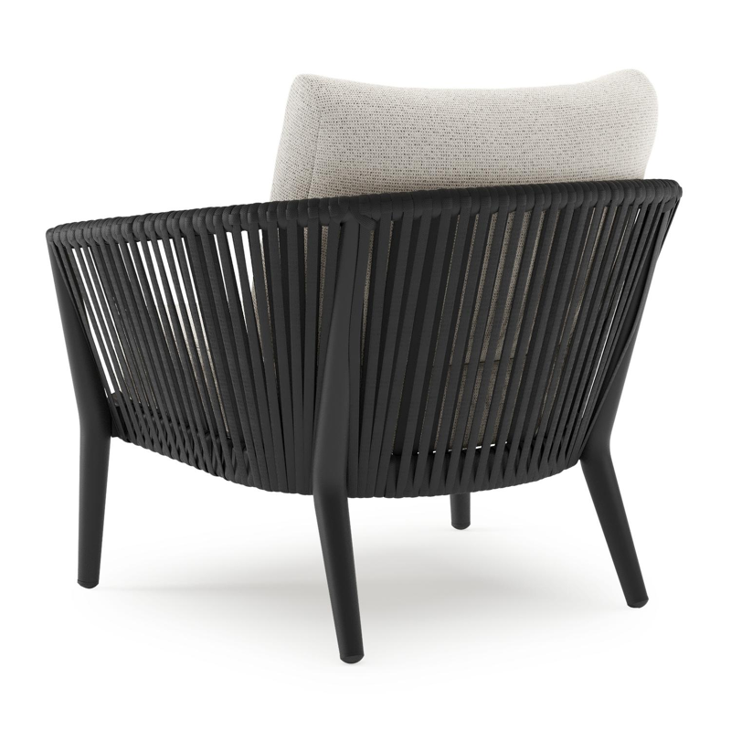 Orso loungestoel in zwart aluminium en zwart verticaal geweven luxe vlakke rope met Firenze Natural all weather solica kussen